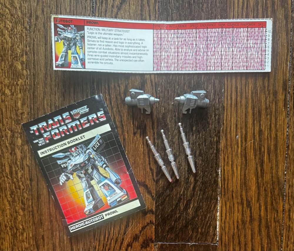 VINTAGE ‘80s Transformers G1 Prowl Manual, Tech Spec Card, and Weapons Set